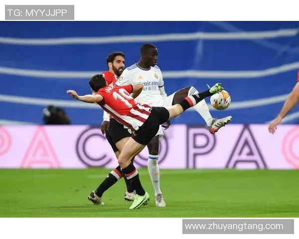 重庆足球队以60分领跑锦标赛积分榜展现强劲实力 重庆足球队以60分领跑锦标赛积分榜展现强劲实力